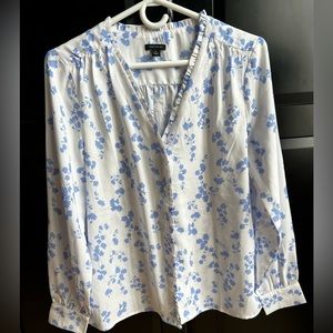 Ann Taylor blouse, button up, NWOT. Never worn. Size medium